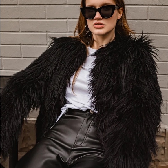 Black shaggy faux fur women jacket winter coat - Picture 2 of 7